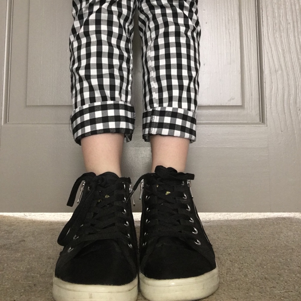 Shoes - Picture 3 of 4